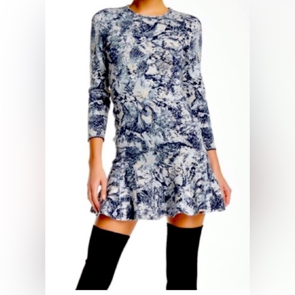🚨SOLD🚨
Elegant Blue and White Women's Dress - BCBG
